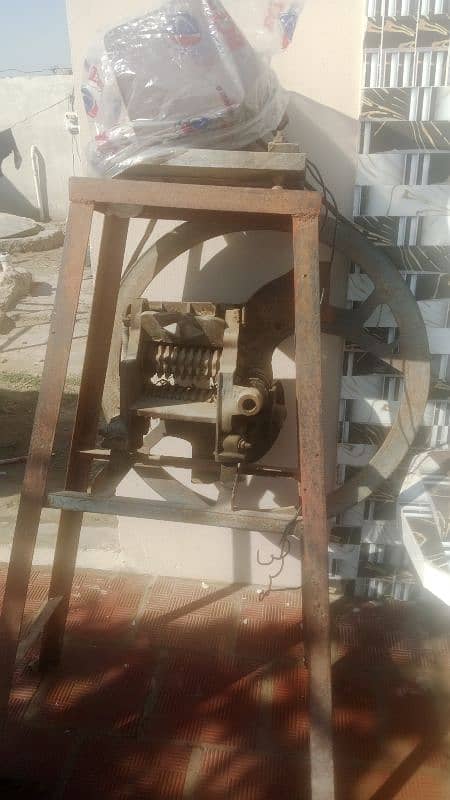 Animal feed cutting machine 2