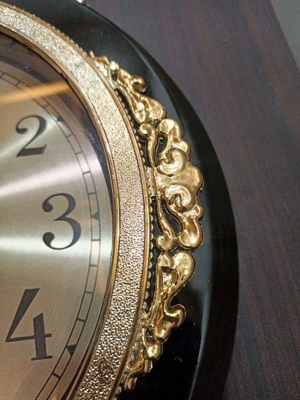 Beautiful Crown Gold Wall Hanging clock 2