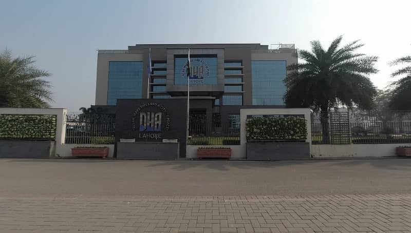 Investors Should Sale This Commercial Plot Located Ideally In DHA Defence 1