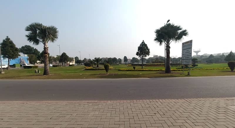 Investors Should Sale This Commercial Plot Located Ideally In DHA Defence 0