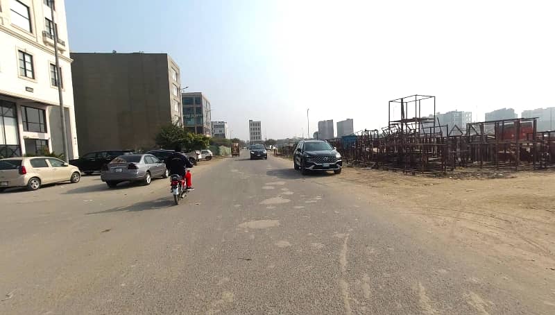 Investors Should Sale This Commercial Plot Located Ideally In DHA Defence 6