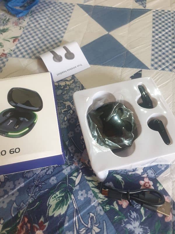 Wireless Ear pods headphones new 3