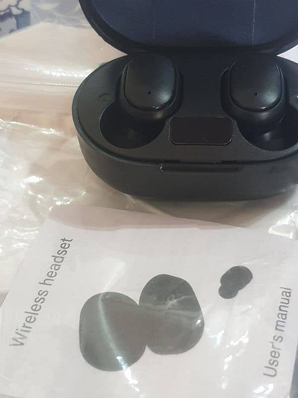 Wireless Ear pods headphones new 4