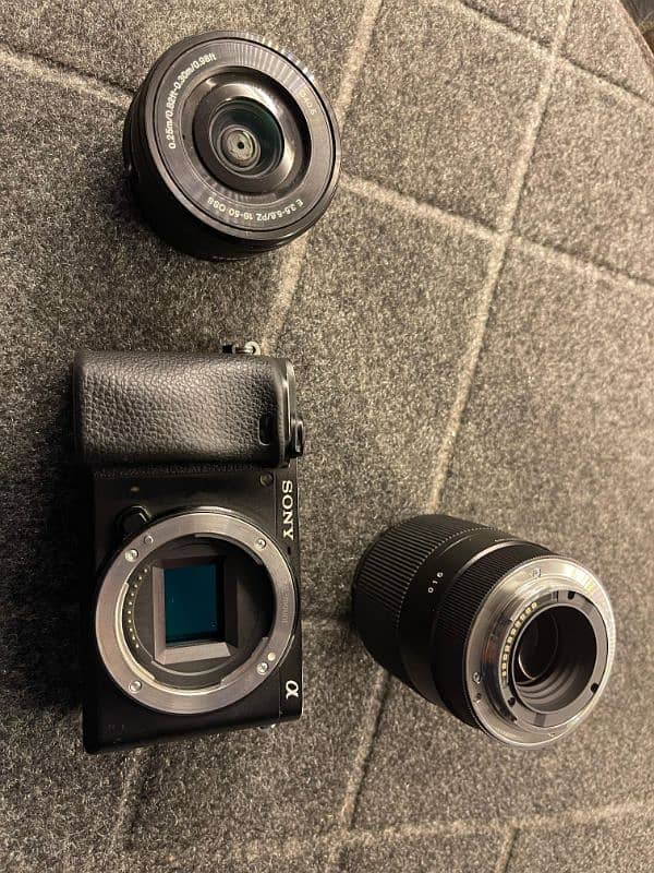 Sony Alpha a6400 Mirrorless Camera with 16-50mm Lens 1