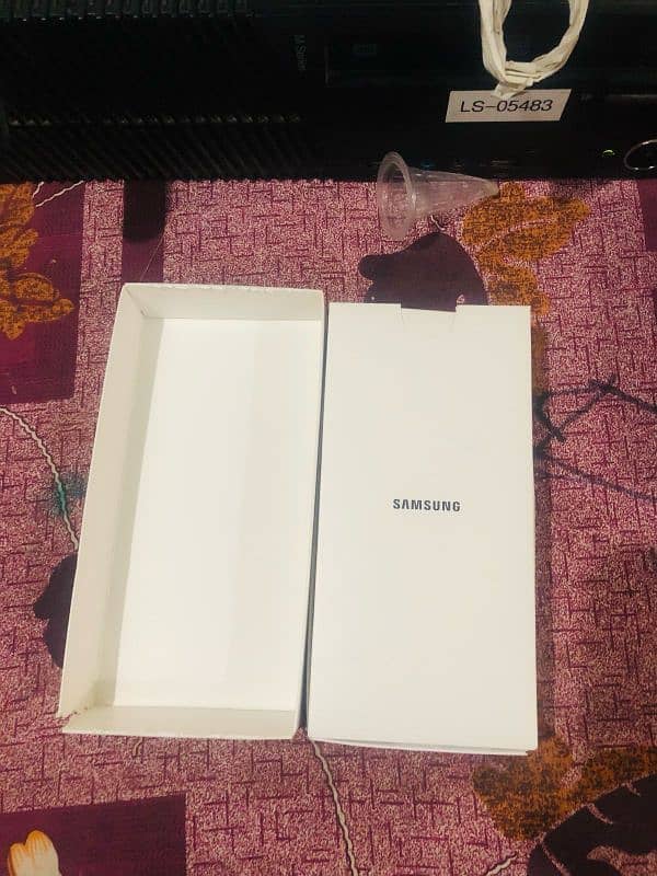 Samsung A16 (6 128 gb) 6