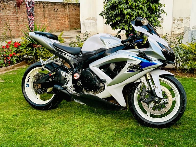 Suzuki GSX-R600 2012 MODEL | Suzuki in Bikes | GSX-R600 3