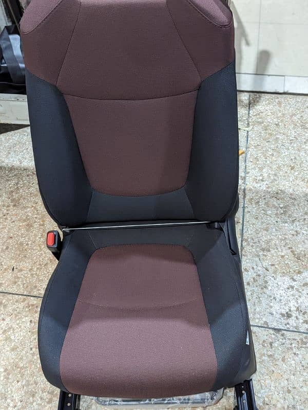 all cars seats poshish available 0