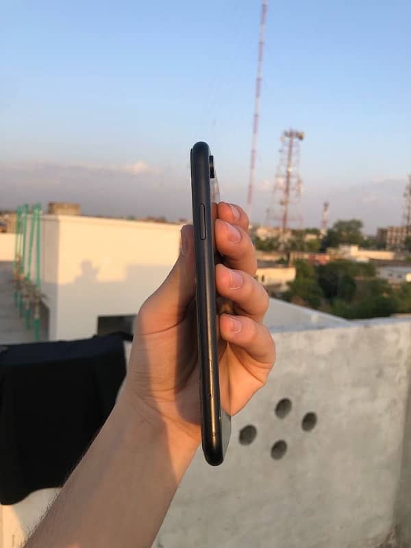 Iphone XR 64 GB Non PTA 2