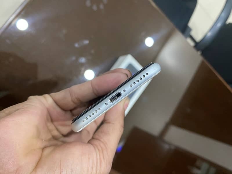 IPHONE SE 2020 128GB DUAL PTA APPROVED WITH NEW BATTERY 7