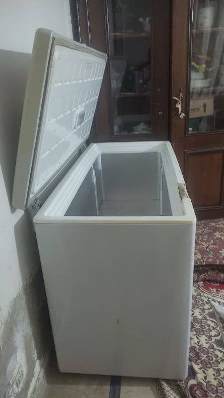 Dawlance deep freezer 0