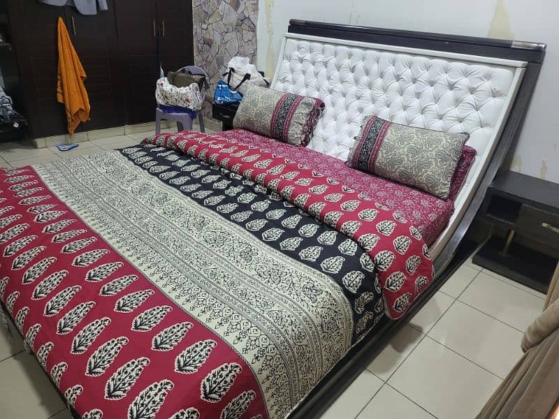 Full Wood Bed Excellent Condition 3