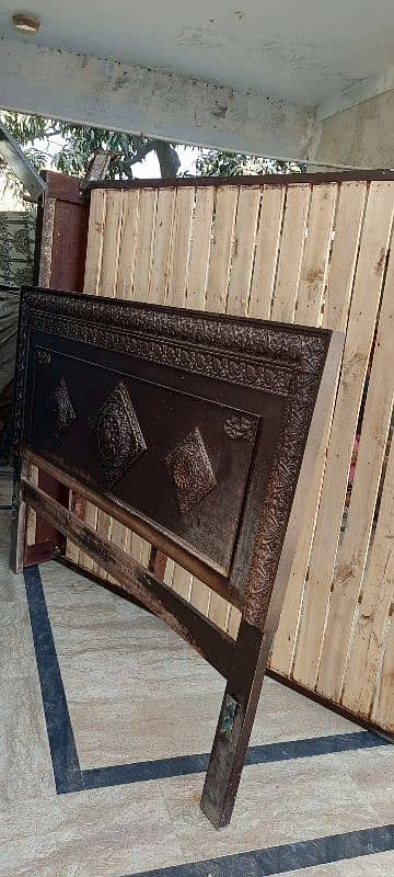 king size brand new condition bed 3