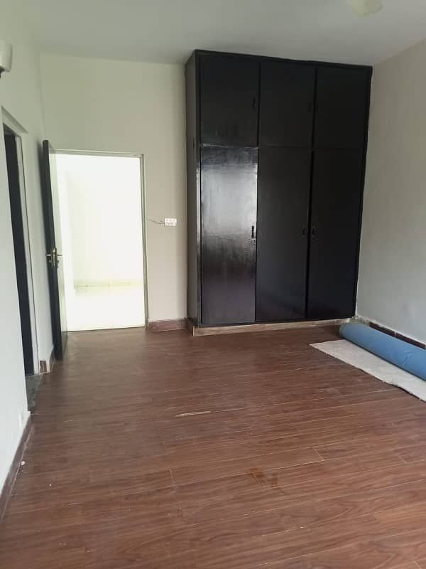 1 Kanal Upper Portion Available For Rent In Main Cantt. 1