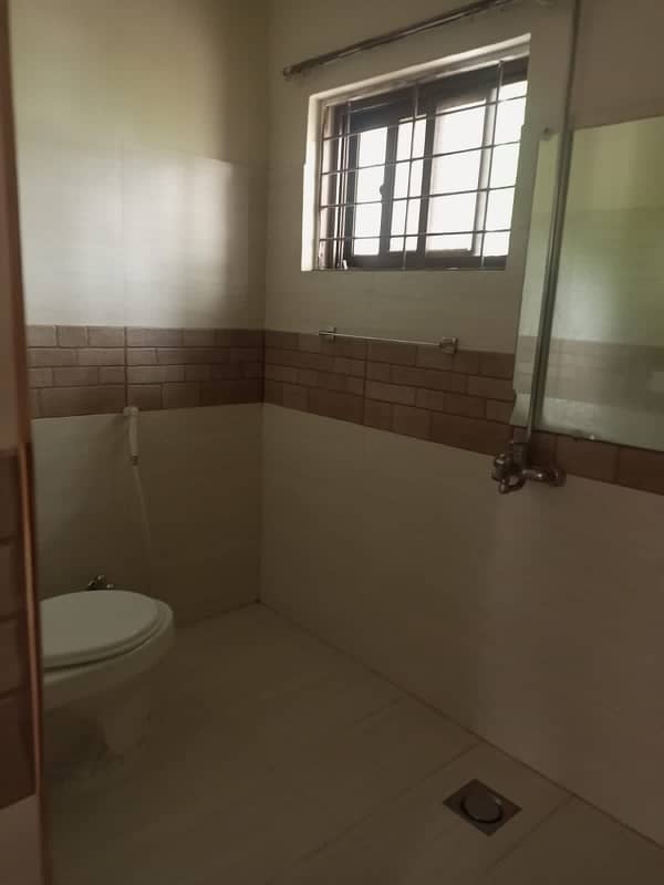 1 Kanal Upper Portion Available For Rent In Main Cantt. 4