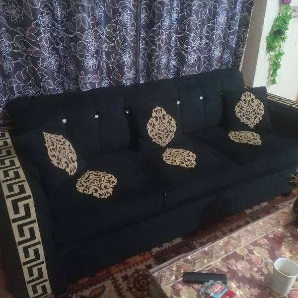 3 pees sofa set only 6 month used 2