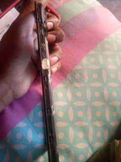 mobile ka back cover tota ha