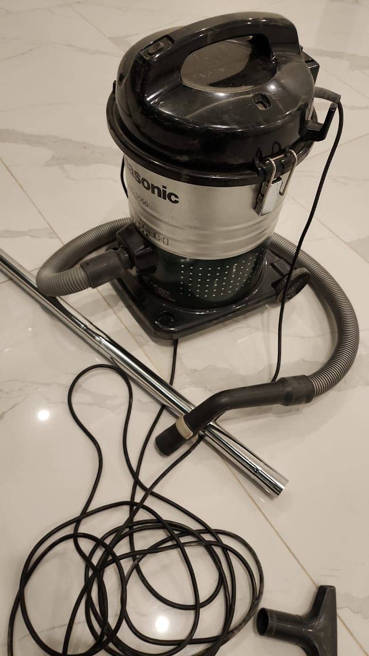 Heavy-Duty Panasonic Vacuum Cleaner for Sale! 0