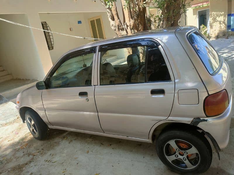 Daihatsu Cuore 2004 3