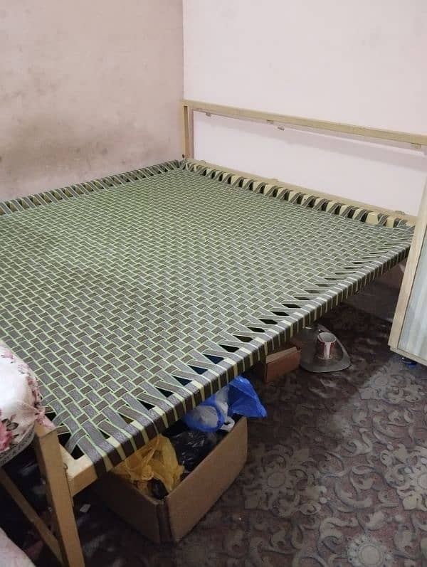 iron bed 0