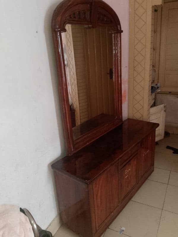 Used Wooden Dressing Table with Mirror for Sale – 12,500 1