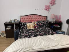 Beautiful queen bed for sale