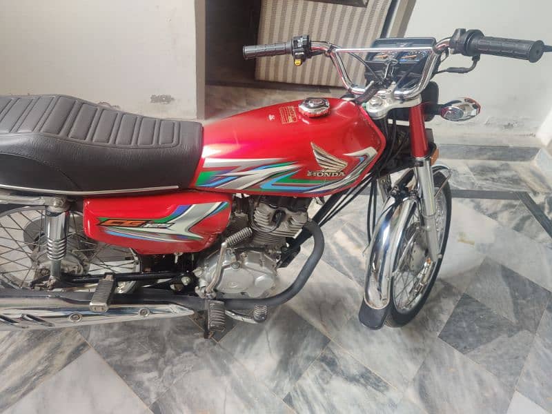 Like brand new bike second hand urgent cell 6