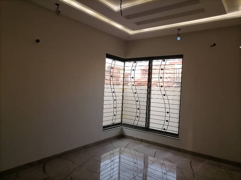 Prime Location 10 Marla House In Lahore Is Available For sale 8