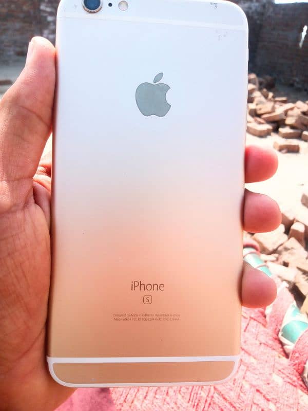 I phone 6s plus 100% battery health whattsapp 03286600920 0