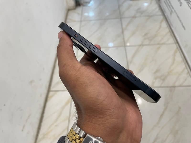 iPhone 13 128GB JV NON PTA (Urgent) 5