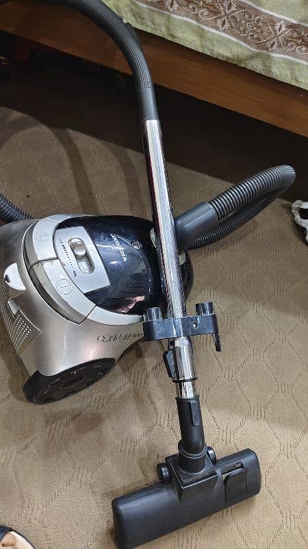 vacuum cleaner 1