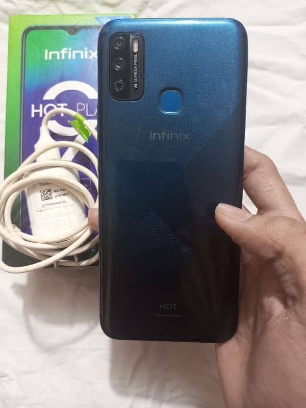 Infinix hot 9 play 2/32 GB with box and charger 0