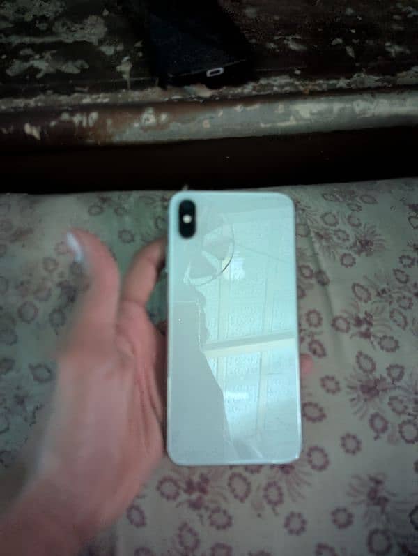 I phone xs max 265 gb 4