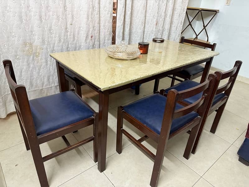 Dinning Table 6 seater - 9/10 1