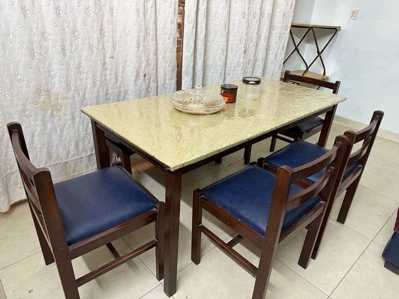 Dinning Table 6 seater - 9/10 2