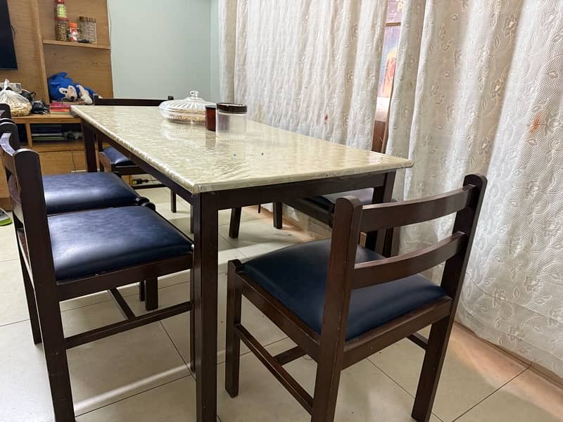 Dinning Table 6 seater - 9/10 5