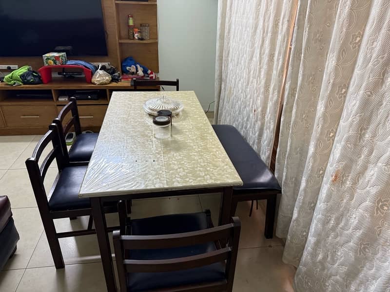 Dinning Table 6 seater - 9/10 6