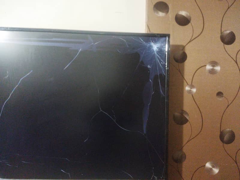 Changhong Ruba simple led TV 55 inch screen broke same as show in pic 2