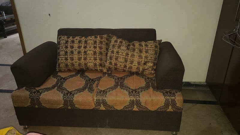 sofa in good condition 0