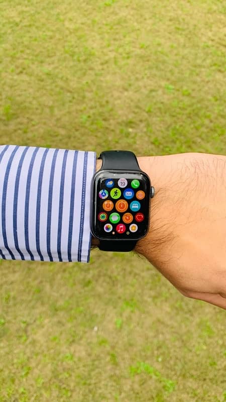 Apple Watch Series 4 44mm 0