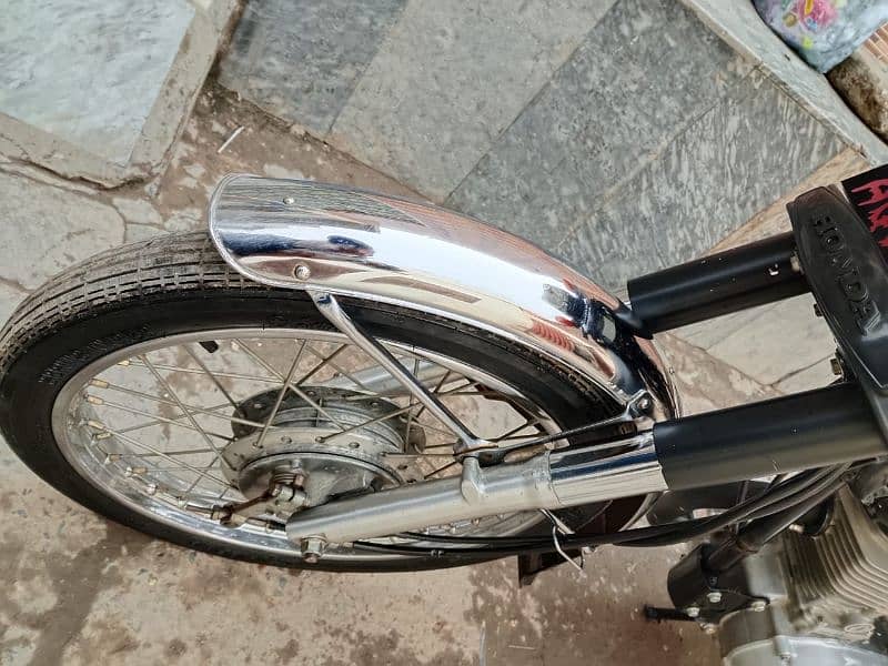 Honda 125 in genuine condition 3