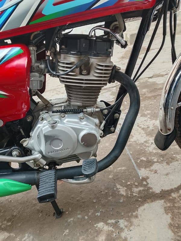 Honda 125 in genuine condition 6