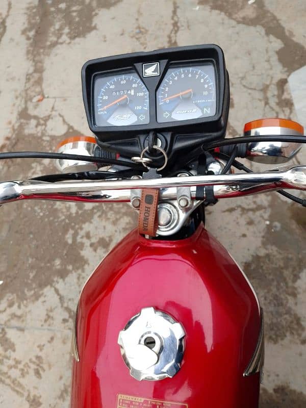 Honda 125 in genuine condition 7