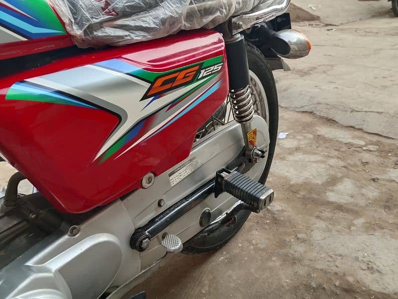 Honda 125 in genuine condition 11