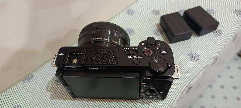 Sony ZV E10 with kit lens 4