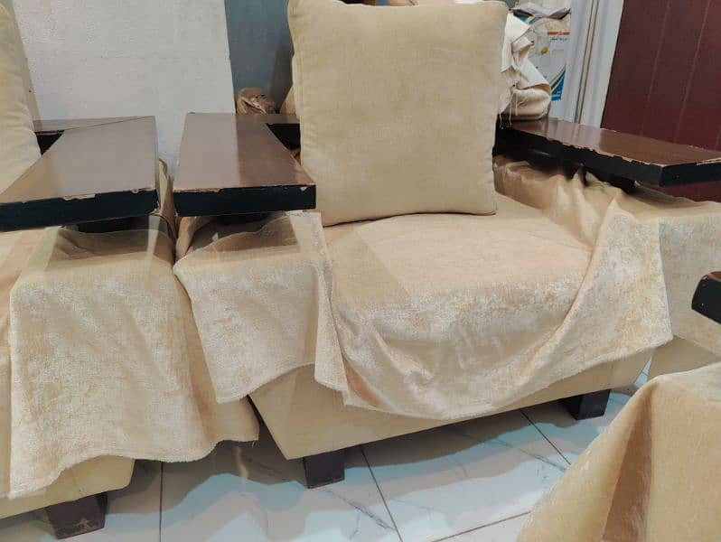 Sofa set poshish 6 seater Used Condition 1