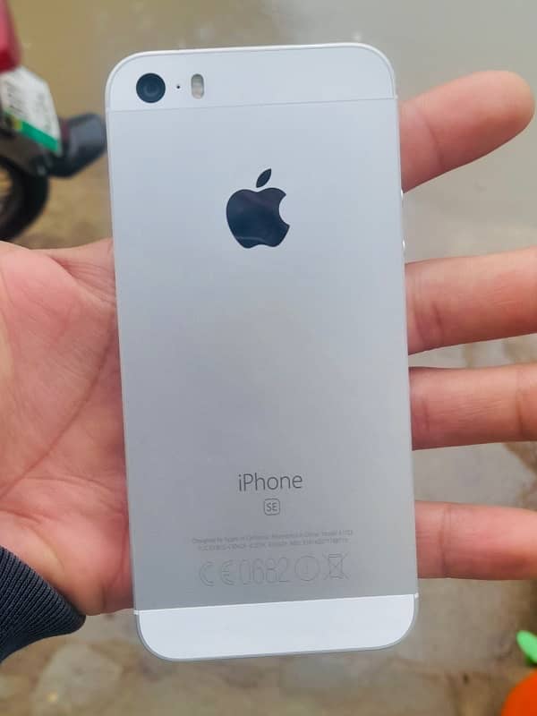 (iphone SE 1) (64. GB) (non pta) (03149680953) 3