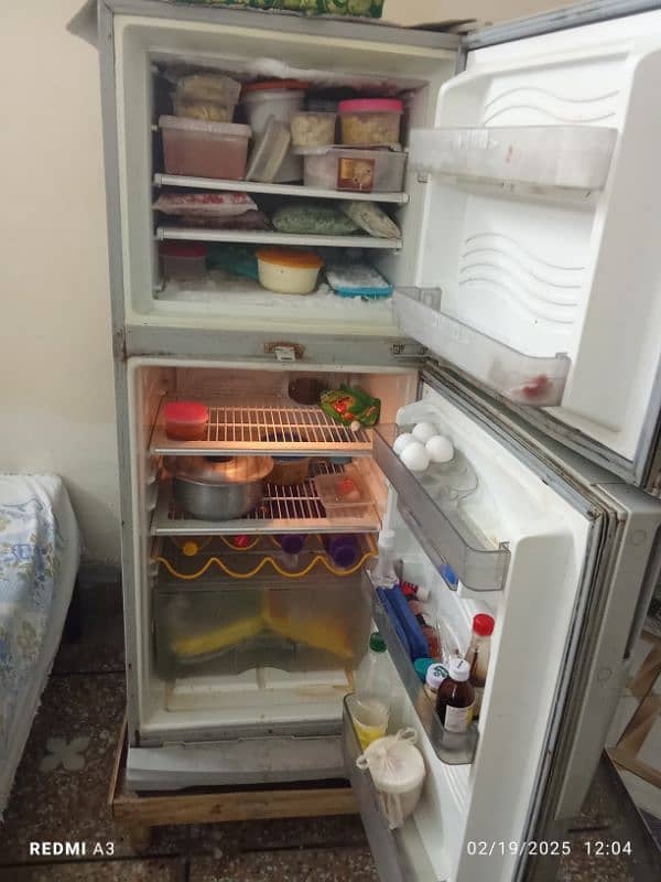 good quality refrigerator  dawlance ka hy 3