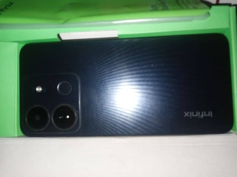 Infinix smart 7HD (2+2 --64). 1