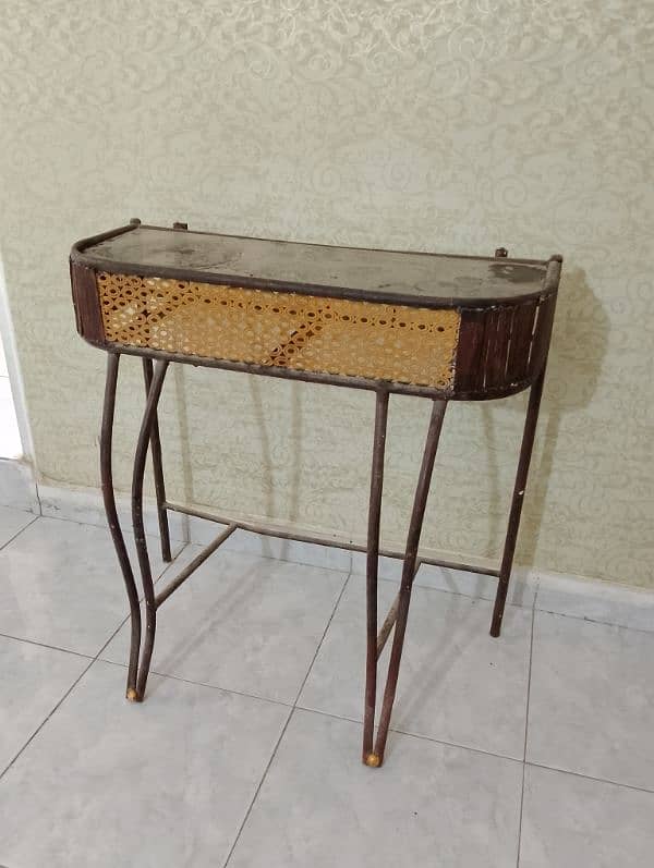 iron dressing table / stand, mirror table 1