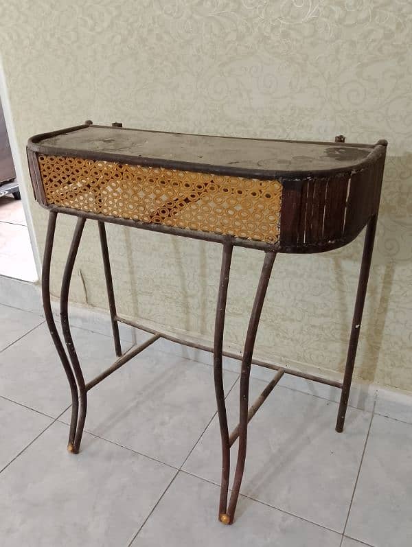 iron dressing table / stand, mirror table 2